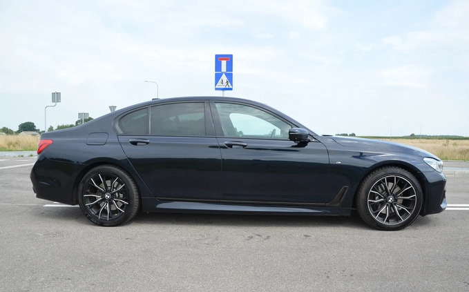 BMW Seria 7 cena 150000 przebieg: 205000, rok produkcji 2017 z Zambrów małe 781